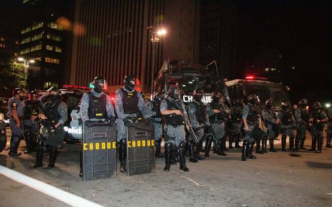 Policiais da Tropa de Choque da PM paulista com armas de efeito moral. Foto: Futura Press