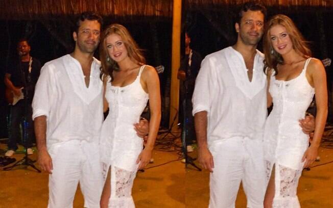 Marina Ruy Barbosa posa com o namorado, Caio Toledo, em Trancoso (BA)