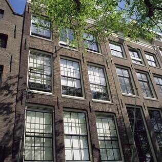 Antiga casa de Anne Frank é um dos pontos mais visitados da cidade