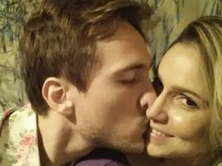 Igor derrete-se pela namorada Aline Fanju e comemora três anos de namoro com post nas redes sociais: 'Obrigado pelo colorido todo. Te amo, viu'