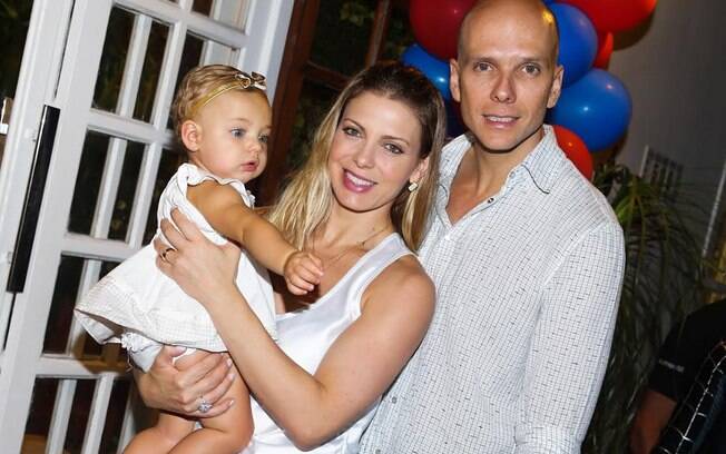 Sheila Mello e Fernando Scherer levam Brenda à festa