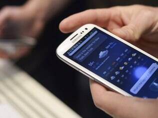 Apple afirma que produtos da Samsung, como o Galaxy S III, imitam iPhone