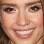 Jessica Alba em duas versões. Nesta, os olhos castanhos são destacados com sombra clarinha, cintilante. Foto: Getty Images