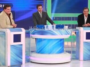 Jogo dos Pontinhos: Ronnie Von e Jerry Adriani participam da brincadeira com Silvio Santos