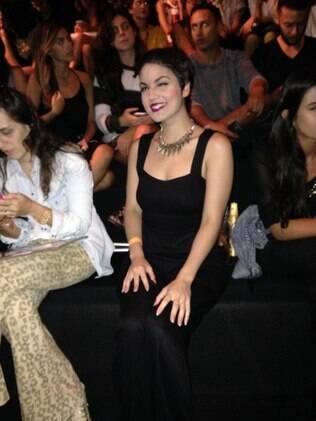 Mariana Cortines na primeira fila do desfile da Ausländer, no Fashion Rio