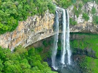 Tem 131 m a queda da cascata do Caracol, em Canela
