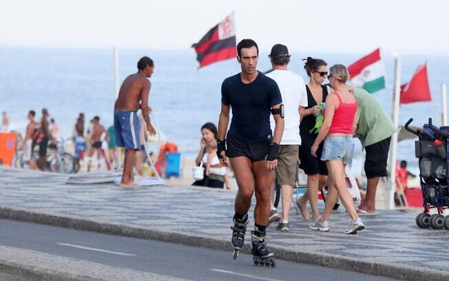 O jornalista da TV Globo exibiu pernas musculosas e boa desenvoltura na atividade