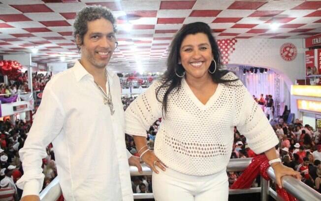 Regina Casé e Estevão Ciavatta adotaram um bebê de cinco meses