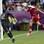 Antes do intervalo, Bendtner diminuiu para a Dinamarca. Foto: AP
