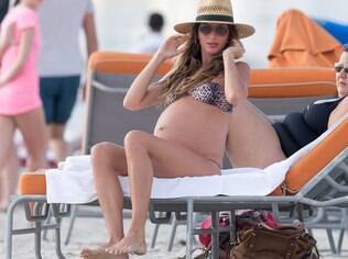 Gisele Bündchen no fim da gestação da filha, que nasceu em casa