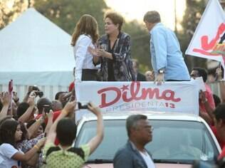 Dilma fez carreata ao lado de Fernando Pimentel, em Ribeirão das Neves, Grande BH