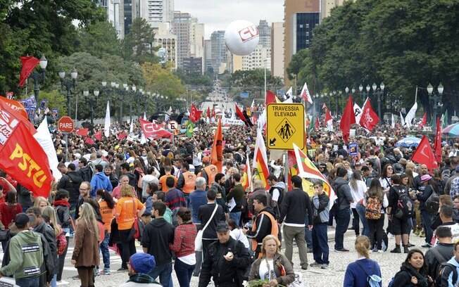 Professores protestam contra violência policial em Curitiba (5.5.20150. Foto: Wilson Dias/Agência Brasil