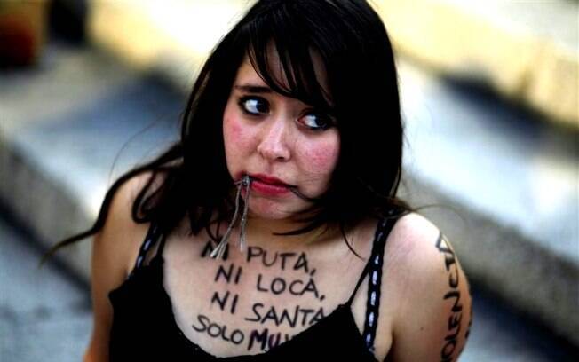 Mulher durante passeata no México no Dia Internacional da Mulher em 2011. Segundo pesquisa da TrustLaw, o Canadá é o melhor país do G20 para ser mulher