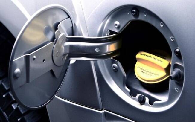 Não deixe combustível no tanque do carro parado, pois ele vai começar a gerar uma gosma que pode entupir os bicos injetores.