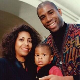E.J. Johnson com seus pais Cookie e Magic Johnson em 1993
