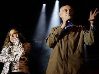 Suplicy é furtado e sobe ao palco