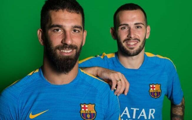 Arda Turan e Aleix Vidal poderão estrear pelo Barcelona depois de seis meses