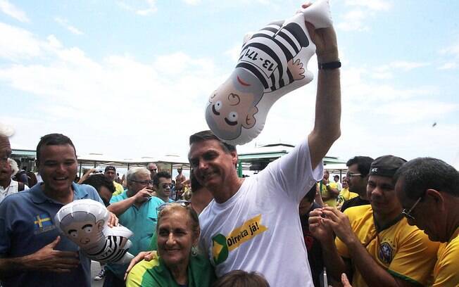 Deputado Jair Bolsonaro participou de protesto no Rio de Janeiro. Foto: jose lucena/Futura Press - 13.12.15