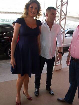 Ana Hickmann, grávida de oito meses, e Alexandre