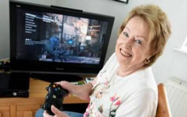Mulher de 72 adora videogames.