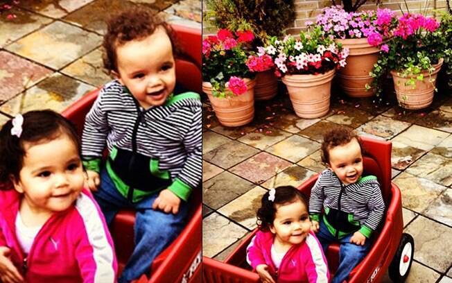 Nick Cannon, marido de Mariah Carey, também posta foto dos filhos gêmeos Monroe e Moroccan