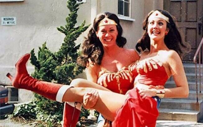 Lynda Carter e sua dublê Jeannie Epper