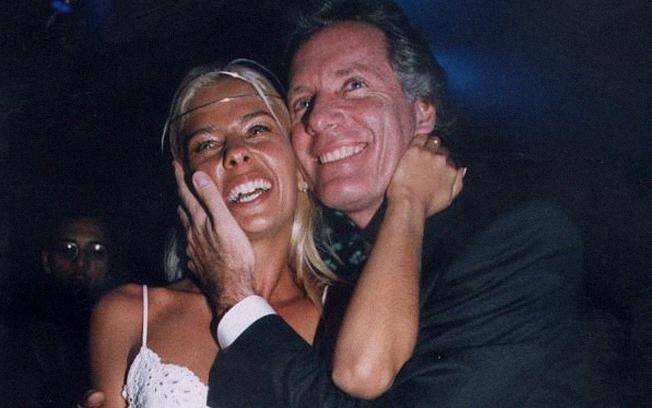 Outra união relâmpago foi a da apresentadora Adriane Galisteu com o empresário Roberto Justus, que durou apenas oito meses. Os dois se casaram em 1998, com festa em SP