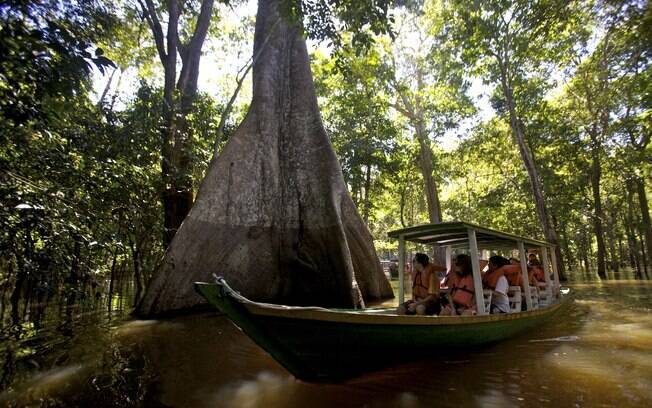 Passeio pelo rio Amazonas é uma das principais atrações em Manaus