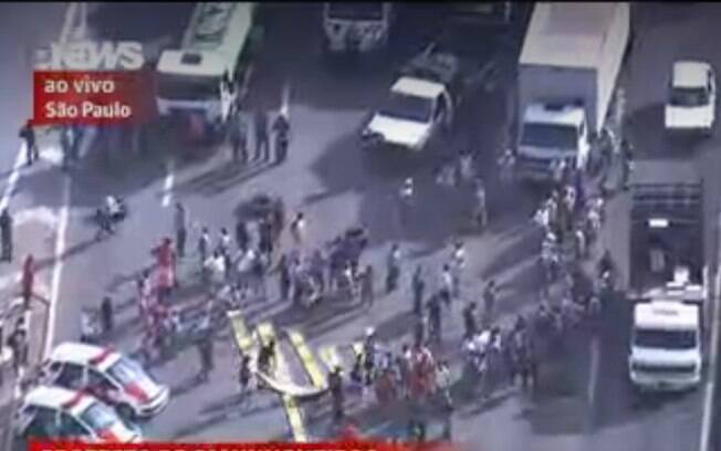 Pista está bloqueada entre os kms 231 e 228 (27.02.15)