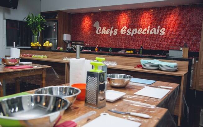 A cozinha do projeto 'Chefs Especiais' é um ambiente acolhedor. Foto: Edu Cesar