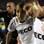 Emerson e Alex se abraçam após conquista do título inédito do Corinthians. Foto: Reuters