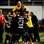 Jogadores do Corinthians se abraçam após gol de Emerson. Foto: Gazeta Press