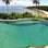 A borda infinita da piscina aumenta a beleza do projeto criado pelo arquiteto João Marques. Foto: Divulgação