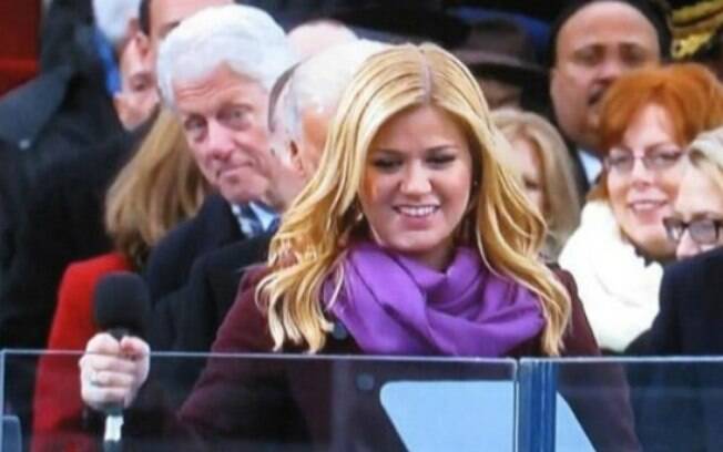 Até o ex-Presidente dos Estados Unidos, Bill Clinton, protagonizou uma cena que rodou o mundo: fez o photobomb atrás de  Kelly Clarkson