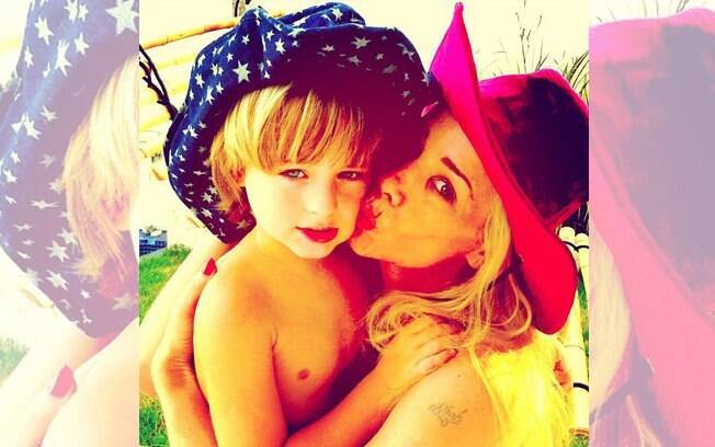 Danielle Winits homenageia o filho Noah pelo Instagram