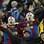 Torcedores do Barcelona fazem a festa nas arquibancadas estádio em Yokohama, durante o primeiro tempo da partida. Foto: Newscom