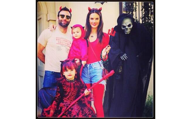 Alessandra Ambrosio e Jamie Mazur com os filhos Anja e Noah