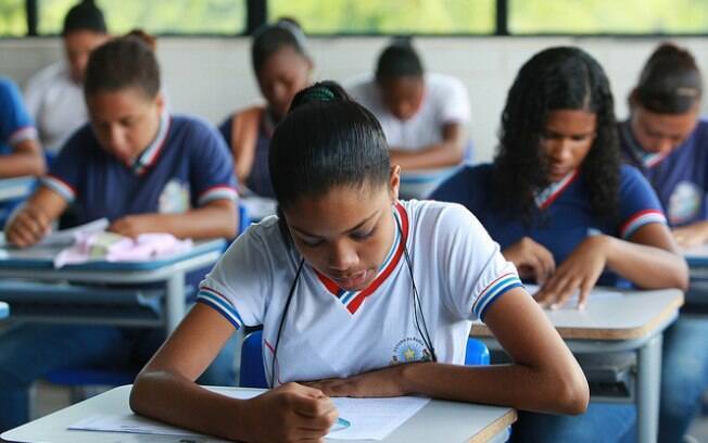 Alunos realizam simulado do Enem antes da realização da prova no ano passado, na Bahia