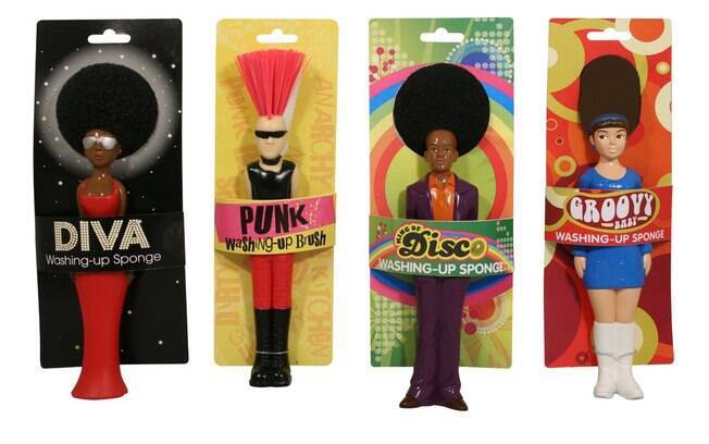 As esponjas da marca Paladone homenageiam estilos dos anos 70, como o punk e o disco