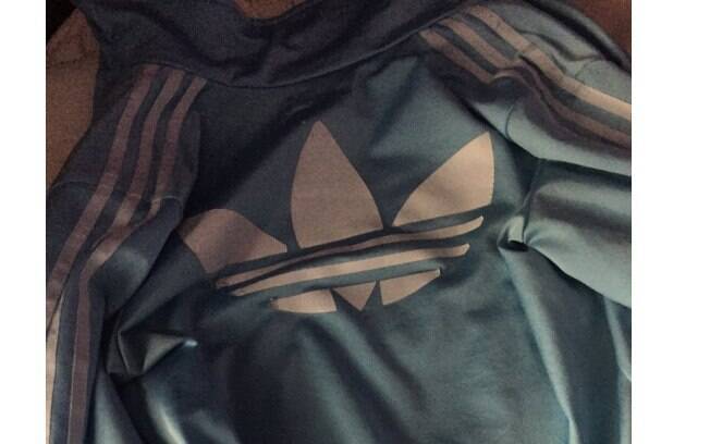 De que cor é essa jaqueta? De que cor é essa jaqueta?