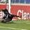 Neneca salta para defender pênalti de Wellington Paulista. Foto: Futura Press