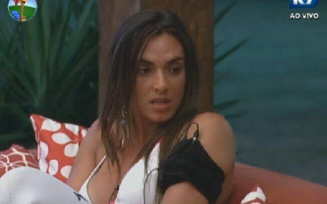 Nicole Bahls diz que não teria problemas em seguir com a faxina da casa