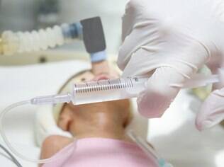 Prematuro passa por ressuscitação: associação americana sugere não ressuscitar bebês nascidos antes de 23 semanas
