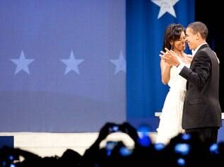 Michelle e Barack em um dos bailes inaugurais do primeiro mandato, em 2008: cumplicidade