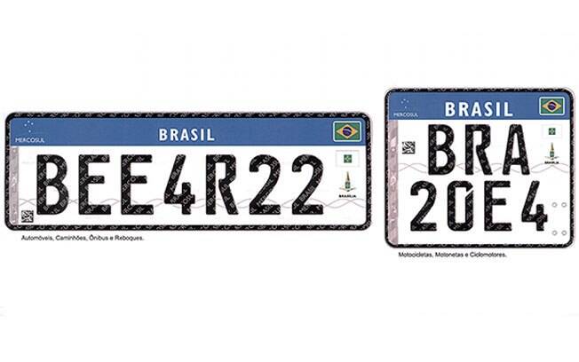 Novo padrão de placa de identificação para veículos. Na esquerda está a placa para automóveis, caminhões e ônibus. Na direita, para motocicletas.
