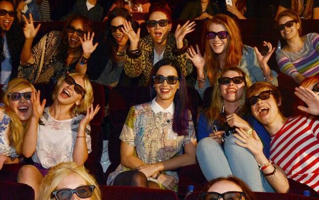 Katy Perry na sessão de seu filme com fãs