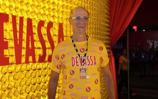 Marcos Caruso curtiu os desfiles da Sapucaí no camarote da Devassa