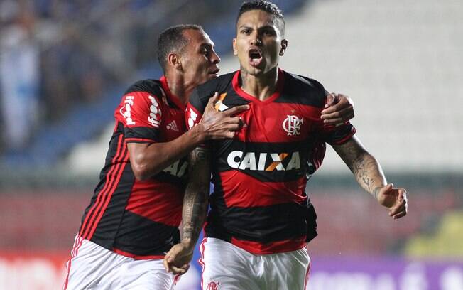 Guerrero marcou o primeiro do Flamengo diante do Cruzeiro