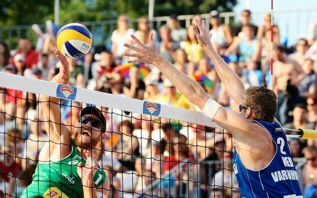 Duplas brasileiras perderam final do vôlei de praia na Rússia Duplas brasileiras perderam final do vôlei de praia na Rússia