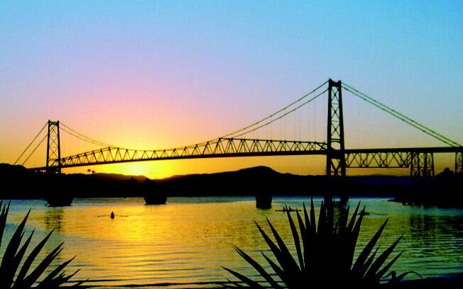 Ponte Hercílio Luz, cartão postal de Florianópolis (SC)